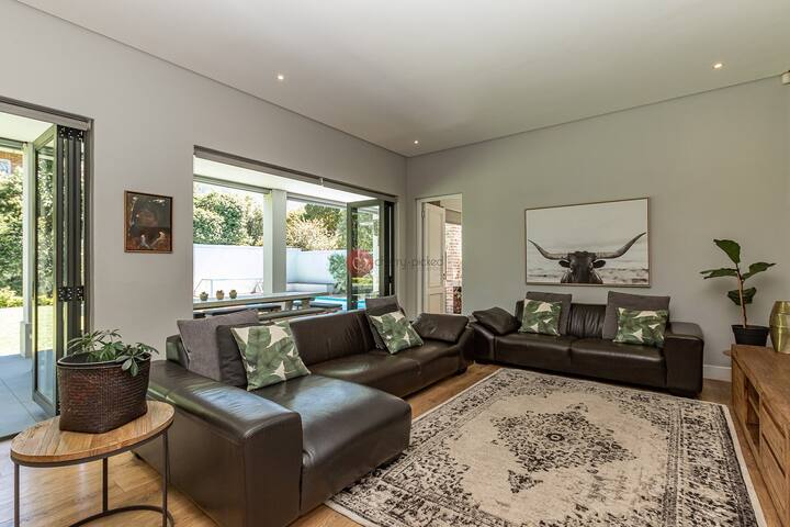 Lindos at the foot of Table Mountain gallery image 3