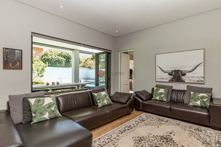 Lindos at the foot of Table Mountain gallery image 5