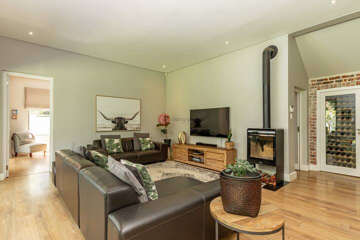 Lindos at the foot of Table Mountain gallery image 4