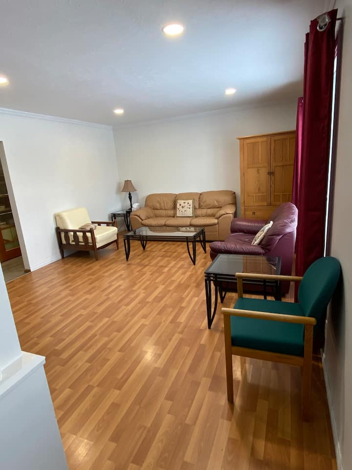 Peaceful Home For People & Pets - Manitoba