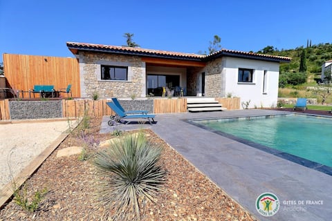4-star air-conditioned villa in southern Ardèche with pool