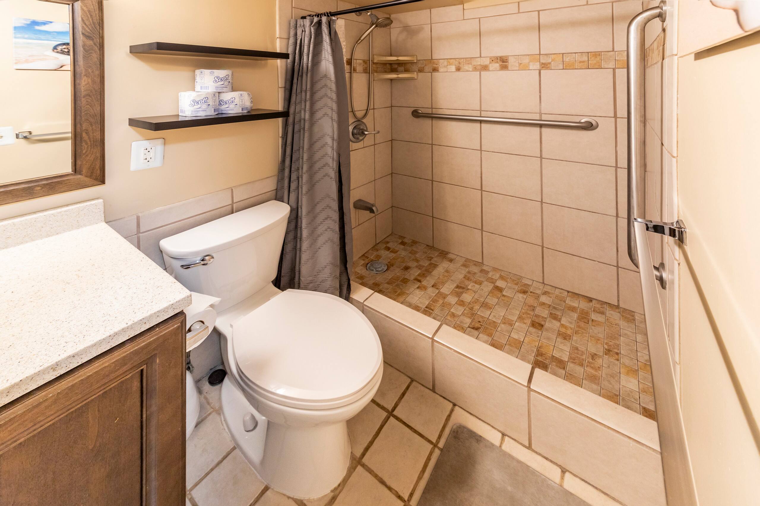 Condo in Honolulu · ★4.4 · Studio · 1 bed · 1 private bath - Image 15