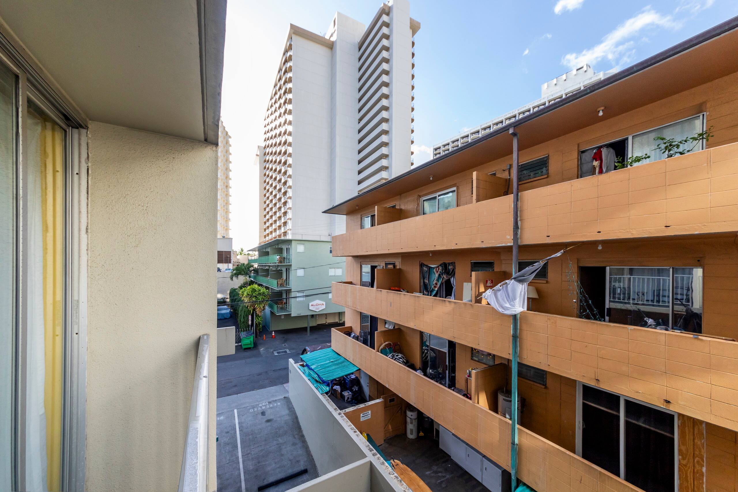 Condo in Honolulu · ★4.4 · Studio · 1 bed · 1 private bath - Image 19