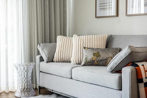Popular Airbnb listing: Sensational Hyde Park Oasis | Balcony + Pool & Gym in Darlinghurst