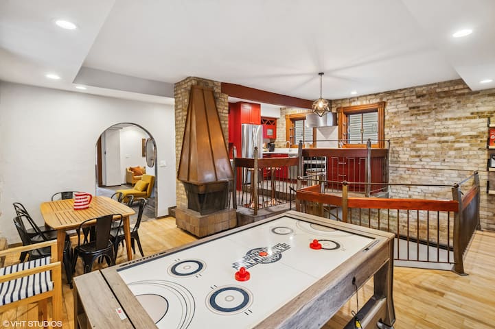 Luxury Loft with Private Pool and Movie Theater gallery image 3