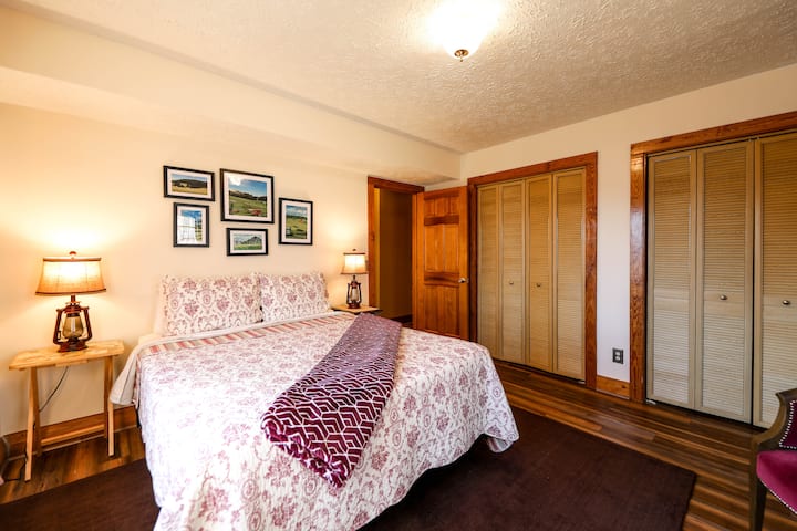 Bedroom 3, lower level. This bedroom offers a new memory foam mattress to make sure you slip into dreamland without an issue. Windows offer northern and eastern mountain views.