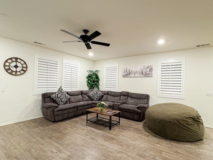 Spacious Family Haven By Silverlakes | Honesthomes - Ontario, CA