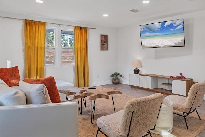 Chic Oasis | Private Heated Pool| Legacy Trail - Sarasota