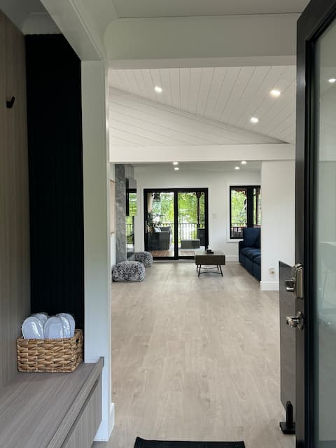 Nature's Getaway: Blue Wolf Inn