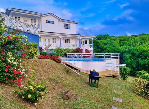 Spacious Villa! Pool, Ocean Views, 6 Mins to beach