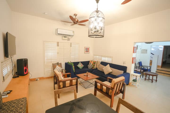 Living room image 7
