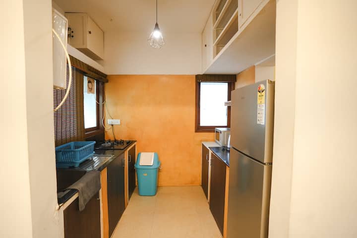 Full kitchen image 2
