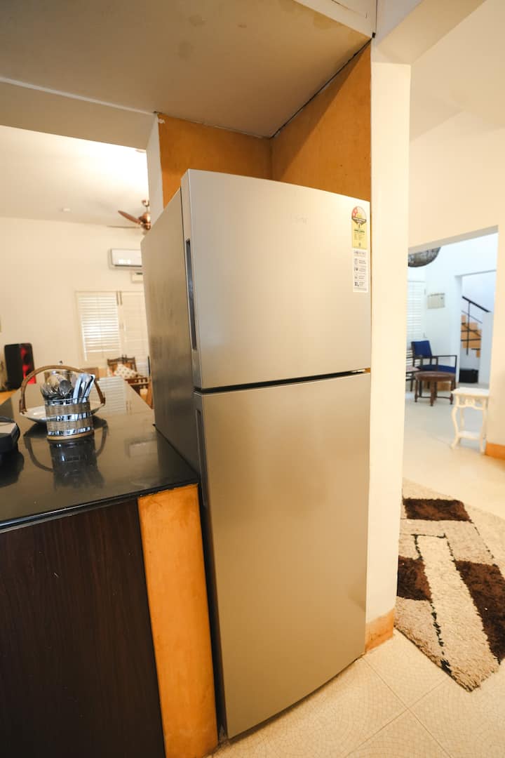Full kitchen image 1