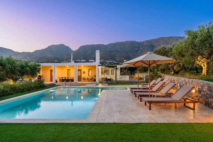 “Drosia Villa” Private Nature Getaway!