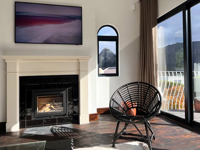 Lovely House with stunning views gallery image 5