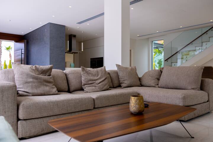 Vista Seaview Villa: Luxury, Rooftop Jacuzzi - Ayia Napa