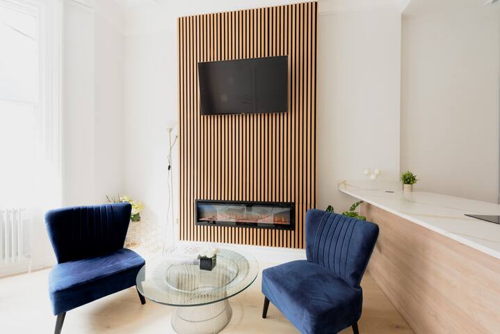 London Lovers – Newly Refurbished 2 BR in Chelsea gallery image 5