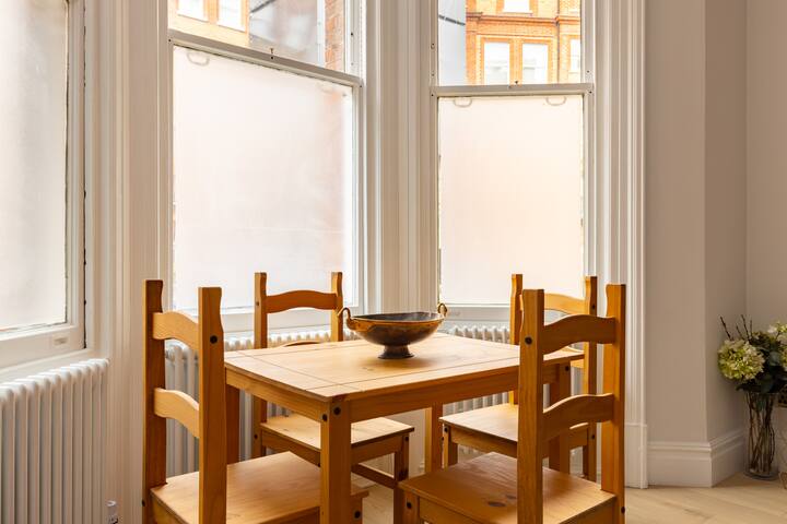 London Lovers – Newly Refurbished 2 BR in Chelsea gallery image 4