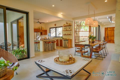 Top Airbnb: Stylish Villa close to amenities & golf! Pool! in Puerto Aventuras