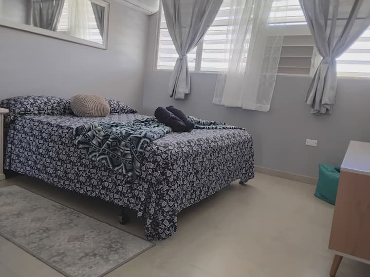 Chumba cha kulala cha 3 chenye kitanda 1 cha ukubwa wa Kwin