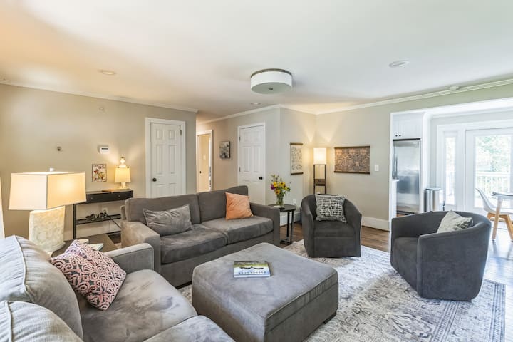 1/2 Acre, 2 Master Bedrooms & Office/bedroom - Greenville, SC