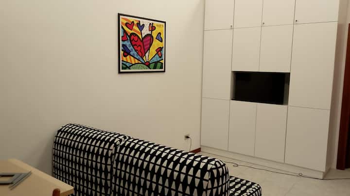 living room con smart TV