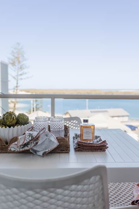 Top performing Airbnb: Exquisite Beach Apartment in Caloundra