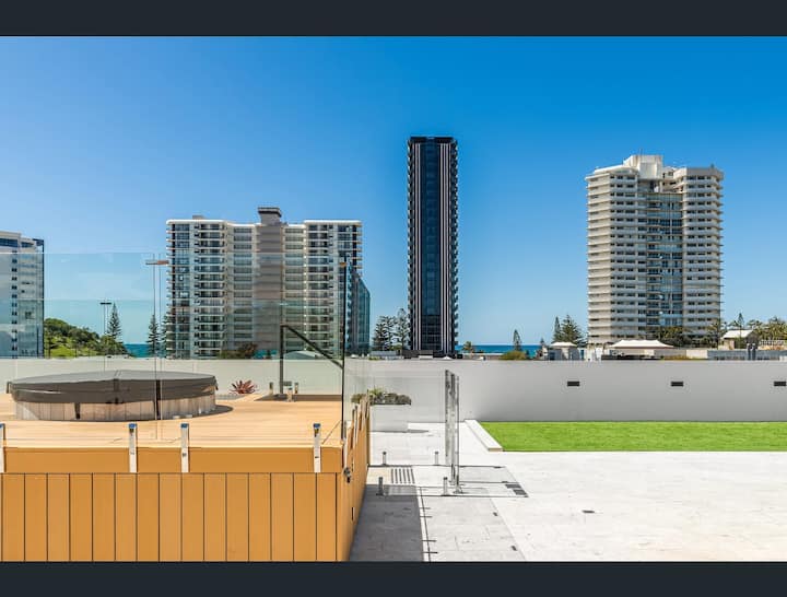 Modern
Apartment With Private Sauna - Snapper Rocks, Coolangatta