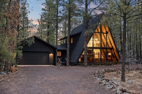 Midnight Pines - Black A Frame w/ Hot Tub and AC
