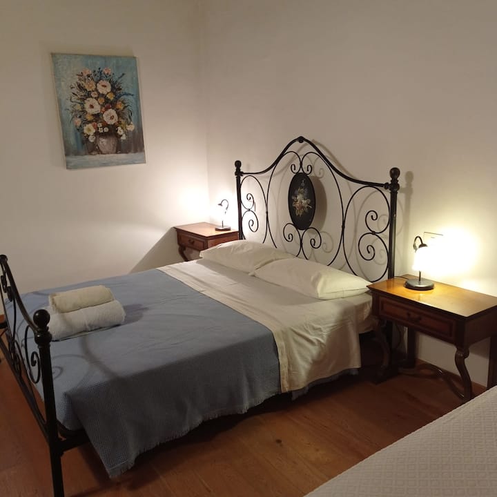 საძინებელი 1