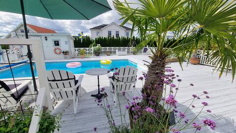Luxurious villa with pool