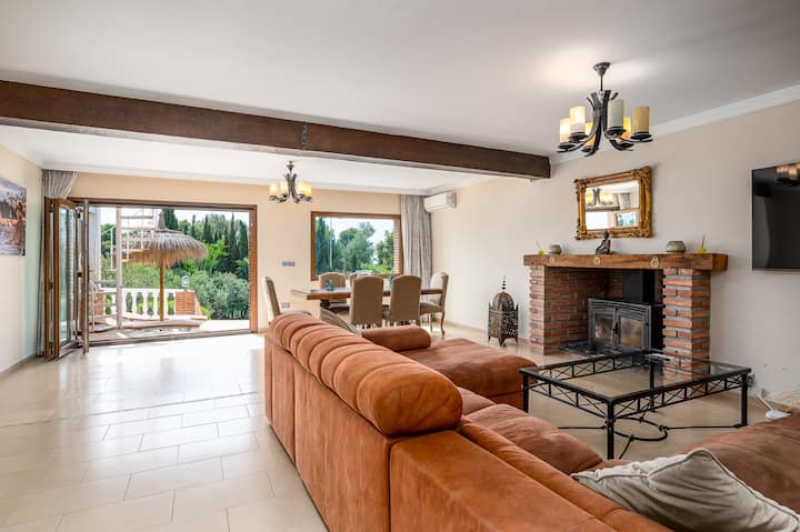 Villa Mariposa  En Nerja, Con Piscina Y Jardin - Nerja