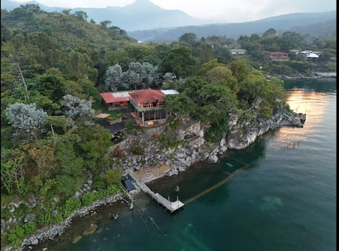 Exclusive Lakefront Retreat: Pier, Jacuzzi &Views