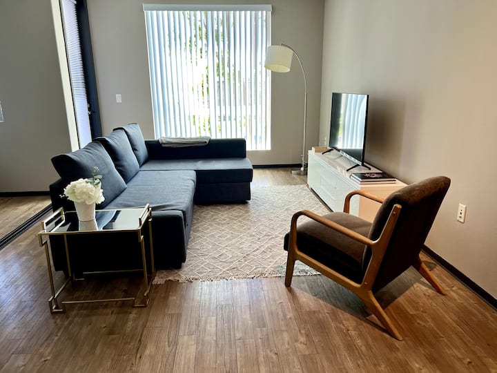 Modern 2 Bed 2 Bath Newport Apt Near Sna Airport - Tustin, CA