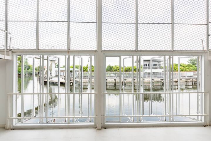 Cozy Villa by Canal near BTS Onnut Bangkok gallery image 5