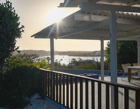 Idyllic Curaçao home with stunning views