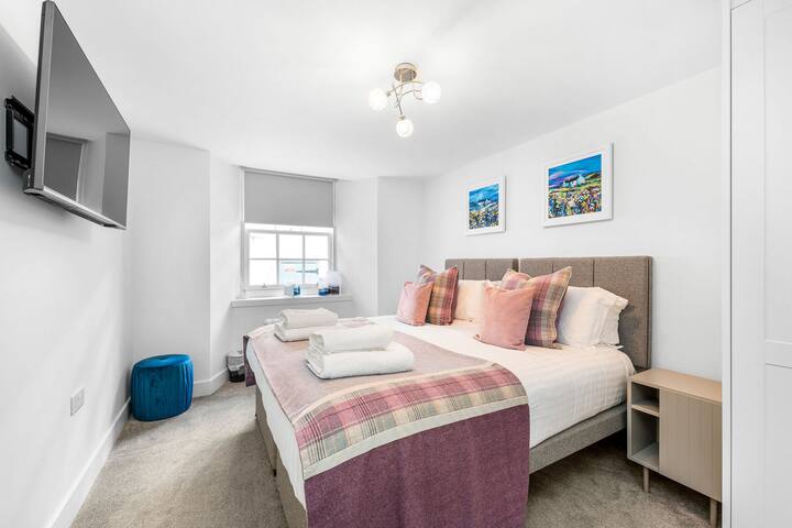 RÌGH Properties- Luxury West End Artisan Apartment gallery image 5