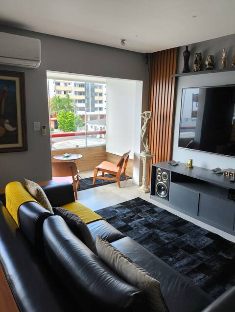 130 m² apartment in the best neighborhood.  Feel at home!