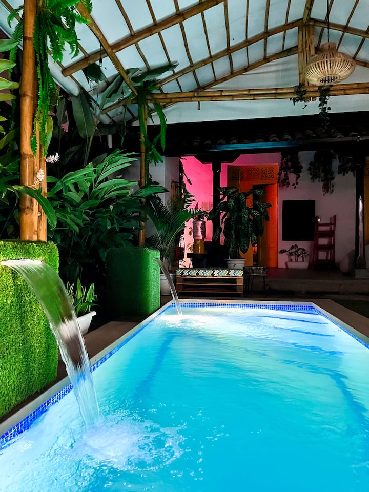 Bloom Villa (19 beds w/Pool + w/ac & 100 MBS wifi