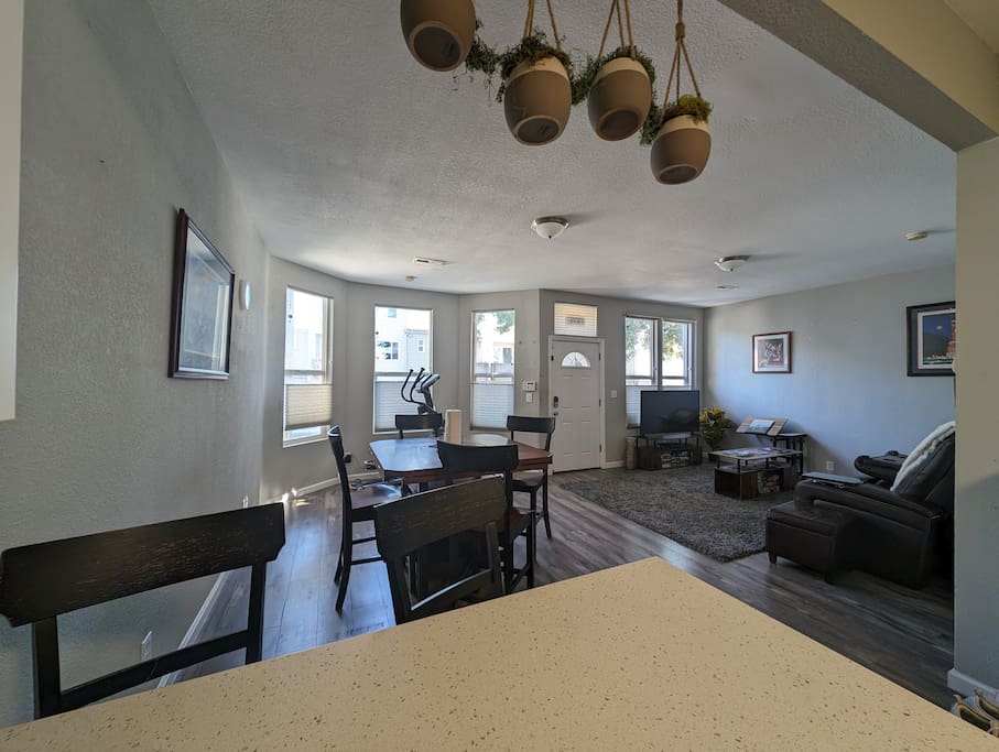 Airbnb Modern 3BR/2BA - big yard, W/D, near SF & Berkeley