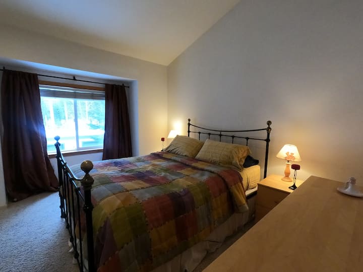 Dhomë gjumi për vizitorët me batanije elektrike me ngrohje, e cila është një kënaqësi në fund të ditës. Ëndrra të këndshme.