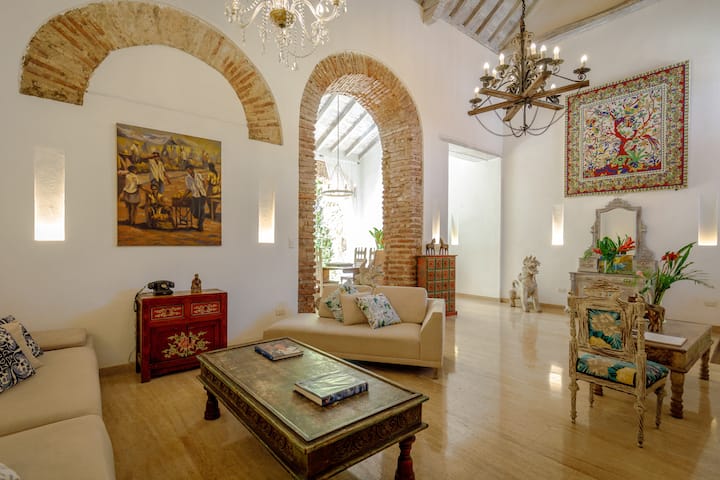 Luxury Villa With Private Pool In The Old City 6br - Cartagena