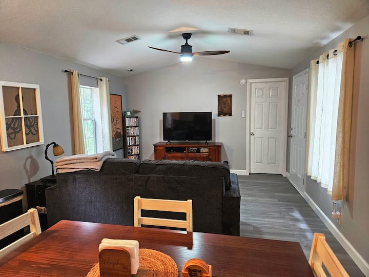 Couples Retreat* Free Private Parking - Palm Coast