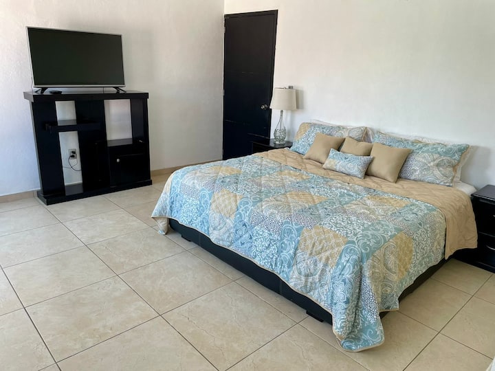 غرفة النوم رقم2 مع مكيف هواء