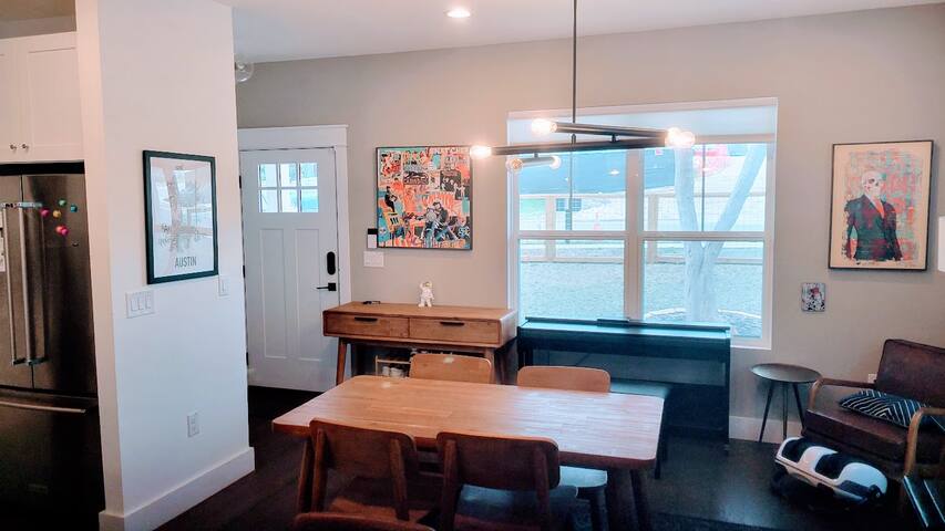 Cozy New Home – 5 min to Downtown gallery image 4