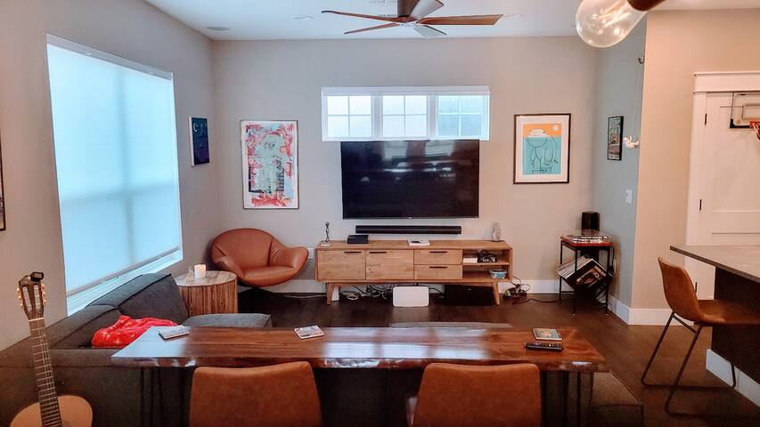 Cozy New Home – 5 min to Downtown gallery image 2