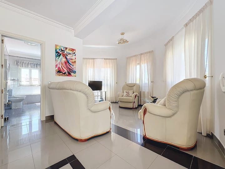 Pineview Terrace And Pool - Faro