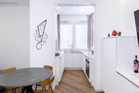 Airbnb con migliori performance: Elegant apartment with parking space in downtown Salerno a Salerno
