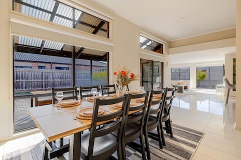 Modern 4BR Retreat/Free EV Charge/Near Surf Coast