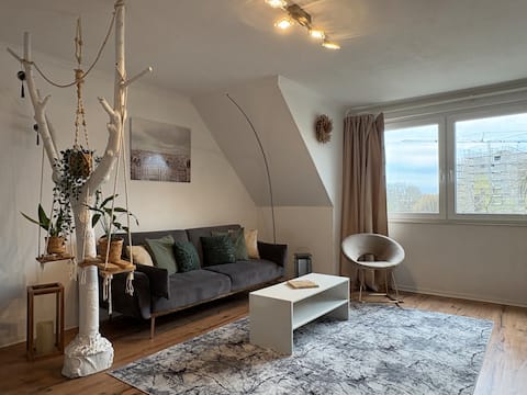 Top performing Airbnb: 60 m² attic floor | central, quiet & modern in Dellviertel